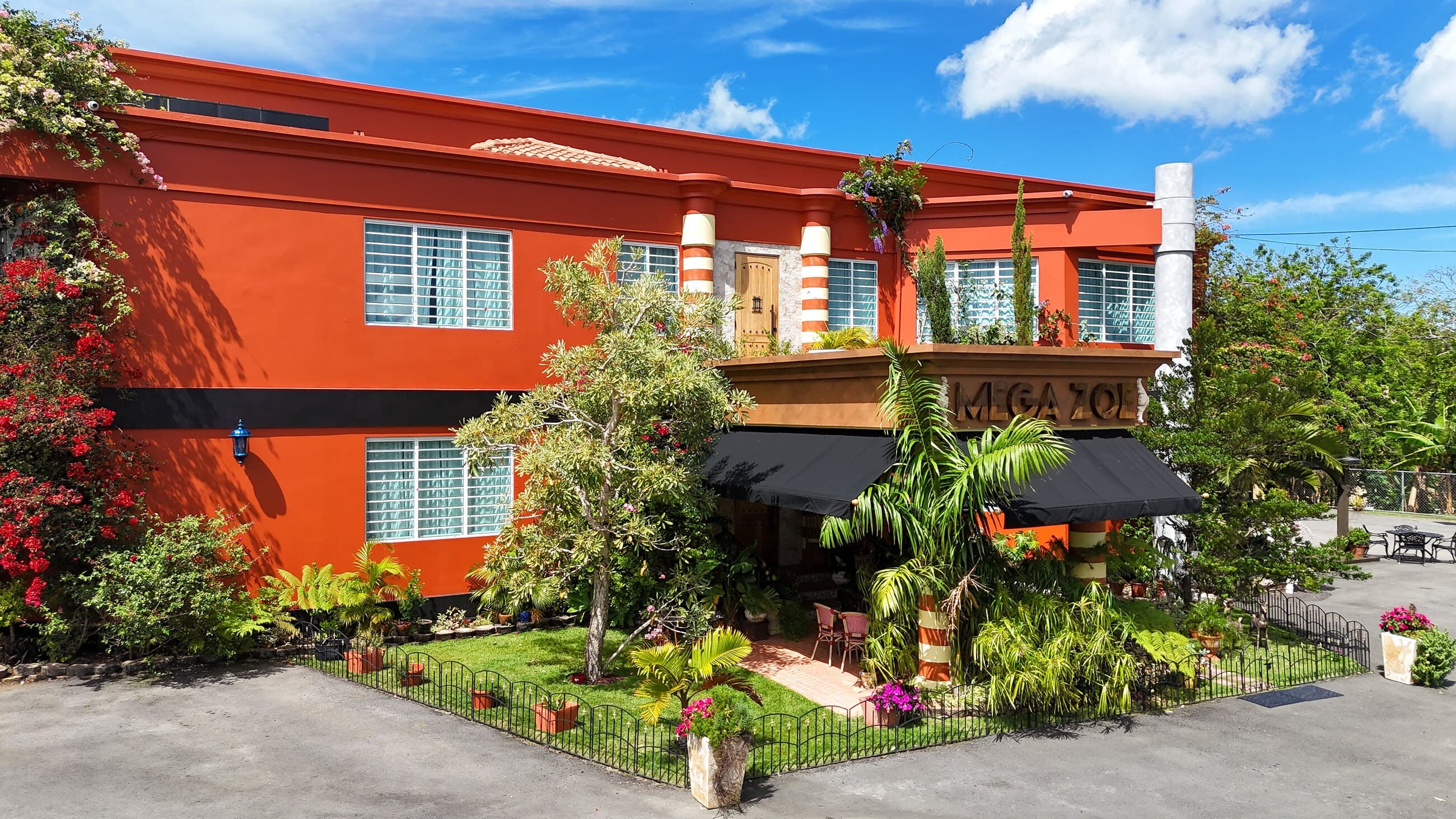 Fachada de la Iglesia Cristiana Mega Zoe
